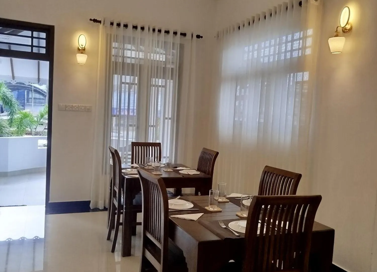 White Palace Νεγκόμπο
