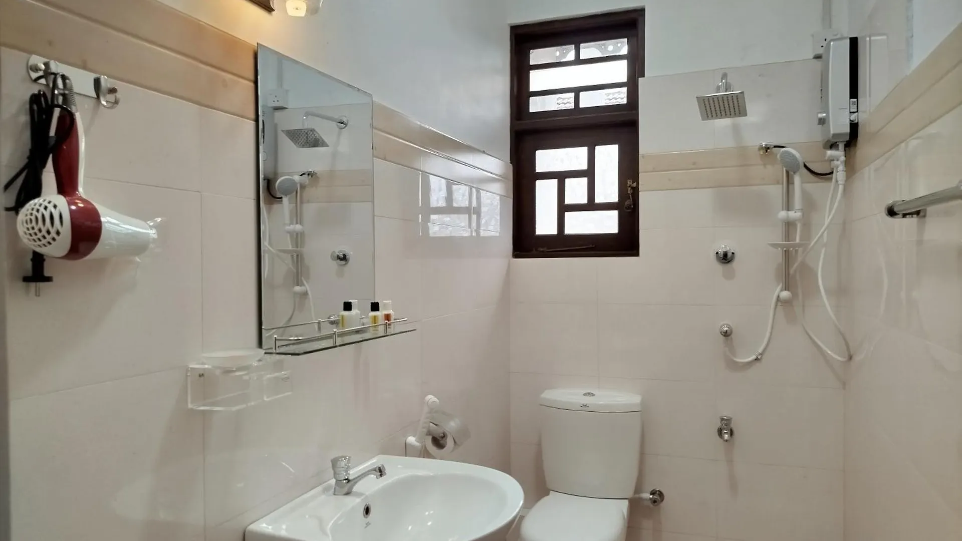 בית הארחה נגומבו White Palace