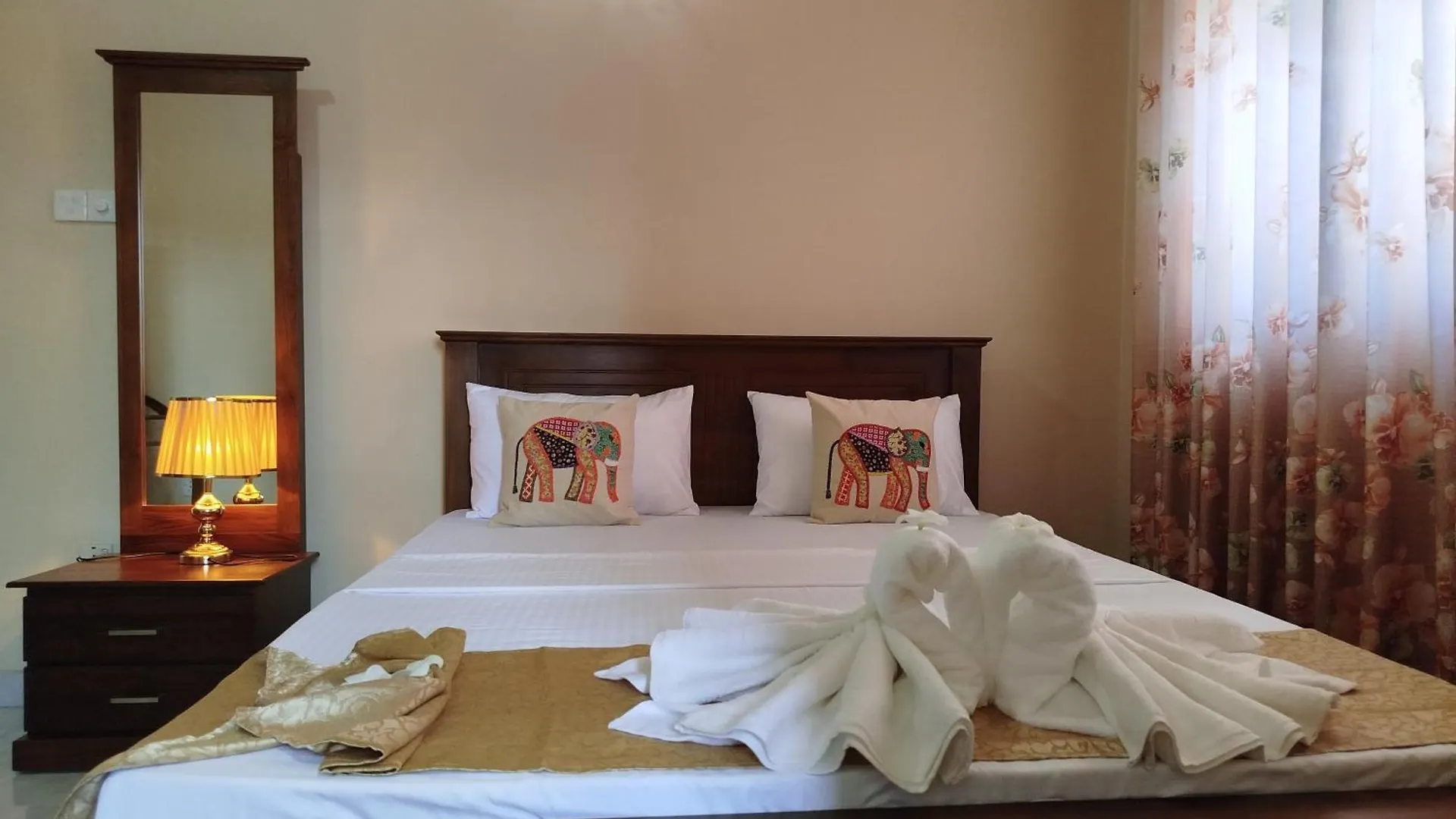 בית הארחה נגומבו White Palace סרי לנקה