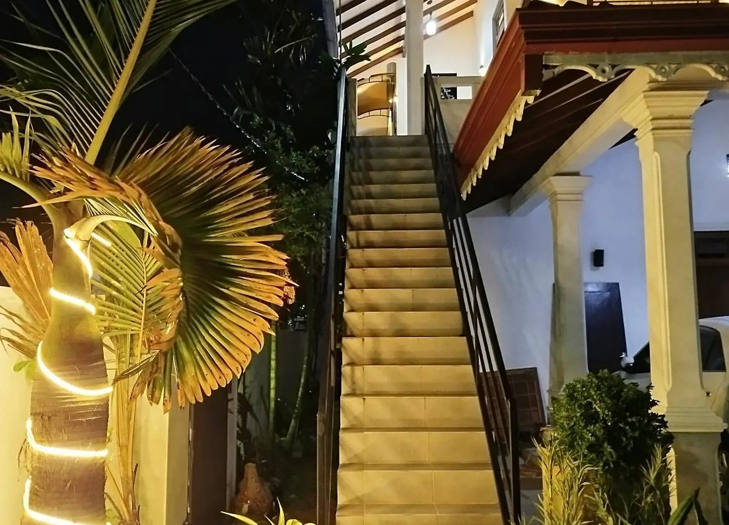 נגומבו White Palace בית הארחה